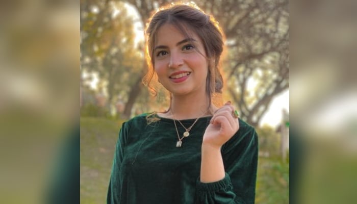 Pawri girl Dananeer Mobeen’s video of reciting ‘Mustafa Jaan-e-Rehmat’ goes viral on the internet
