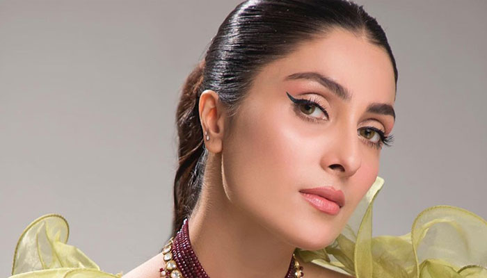 Ayeza Khan makes Tiktok account, asks fans to stay tuned
