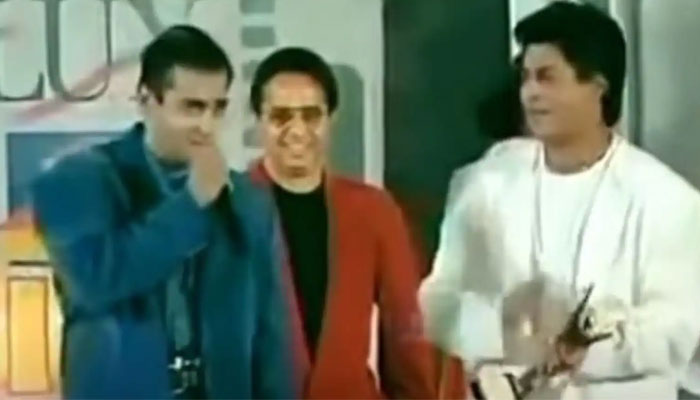 When Shah Rukh Khan asked Salman Khan to accept award on his behalf