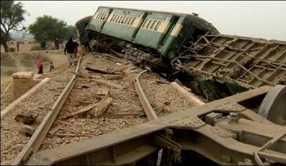 Gujar Khan Two Cars Overlapp Train Station