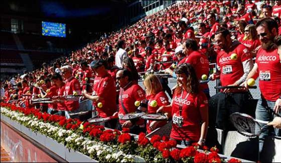 Spain 1474 People Make Record By Throwing Tennis Ball On Racket