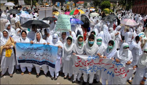 Peshawar Nurses Protesting On Road
