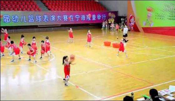 Outstanding Performance Children Played Basketball In China