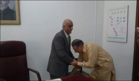 Pervaiz Rasheed Meets Khursheed Shah Touching His Knees