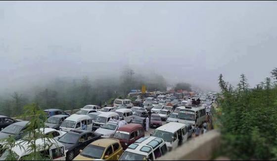 Traffic Jams In Muree Fighting In Tourists