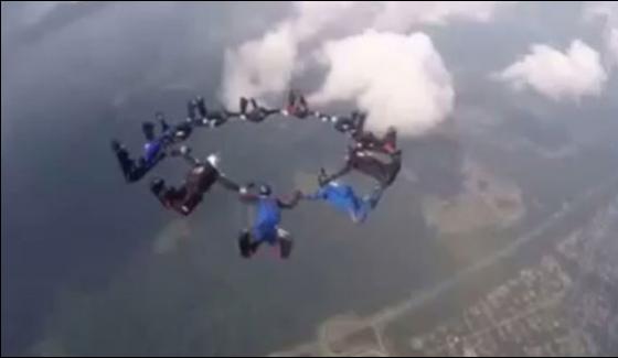 Sky Divers Parachute Spectacular Show Jumping