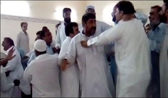 Pp Member Took Off Shoes In Di Khan District Council