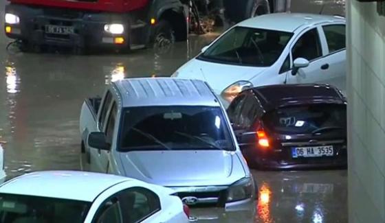 Heavy Rain Floods Tunnel Strands Cars In Turkey