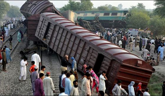 Multan Train Accident 40 People Off Statements Including Chinese Engineer