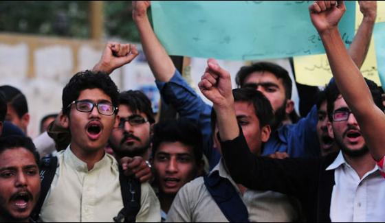 Lahore Students Protest Against Poor Sewerage