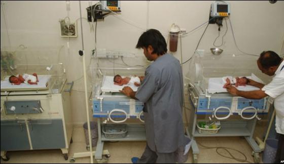 Woman Birth Four Kids In Karachi Hospital