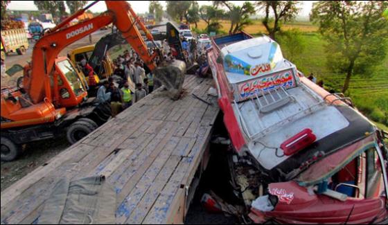 Mianwali Bus And Truck Accident 3 Dead