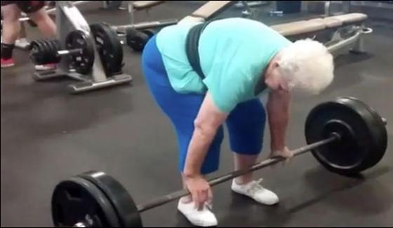 Uk 70 Years Lady Amazing Weight Lifting Performance