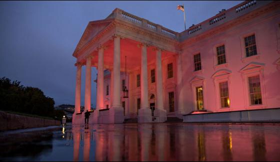 White House Goes Pink For Cancer Awareness Month