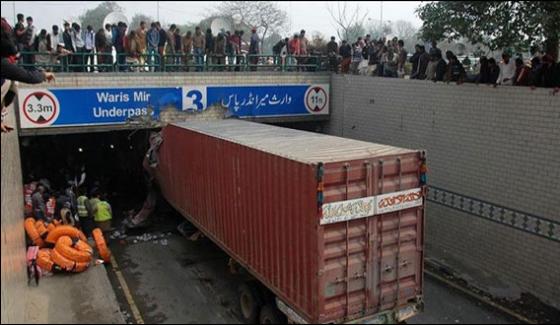 Lahore Troller Stuck In Underpass Traffic Jam