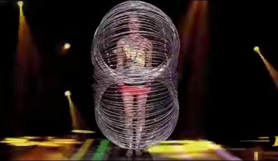 Chinese Woman Simultaneously Performed Hulahup 305 Rings