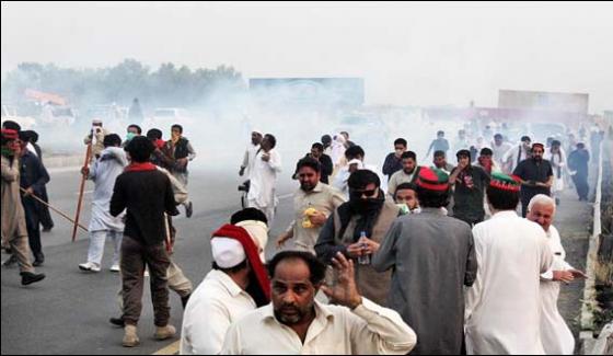 Clashes Between Pervaiz Khattak Carawan And Police