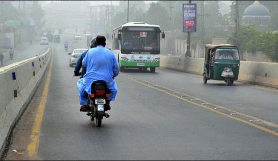 Heavy Fog Engulfs In Multan Traffic Disrupted