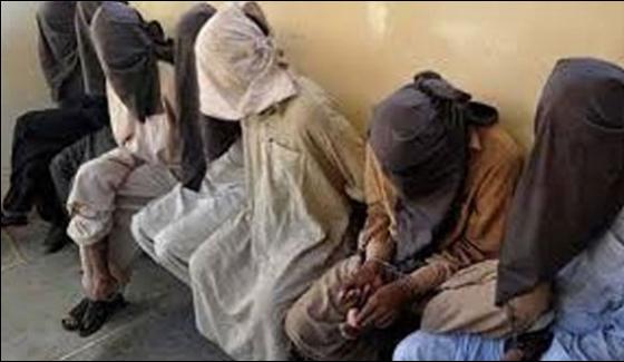 Sukkur Police Raid At Gambling Den 19 Gamblers Arrested