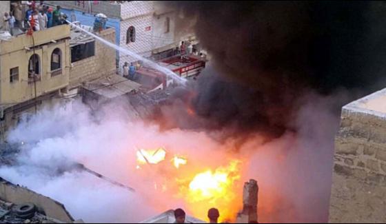 Intense Fire Breaks Out At Godown Near Karachi Denso Hall