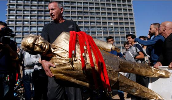 Israeli Prime Ministers Golden Statue Demolished