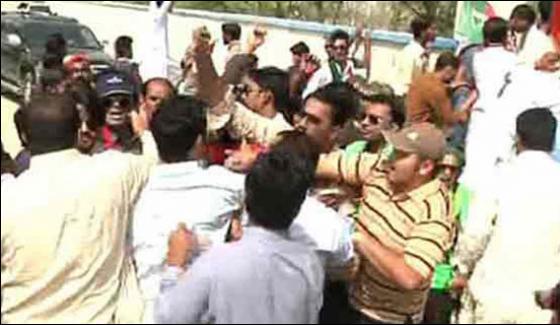 Pti And Pmln Workers Fight Each Other In Mardan