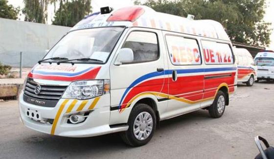 Three Killedtwo Injured As Van Collides With Truck In Gujrawala