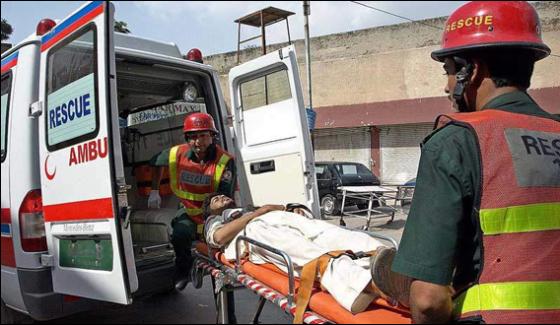 Sheikhupura Bus And Trawler Collision Leaves 2 Dead 25 Injured