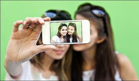 Taking Selfie Can Affect Brain Experts