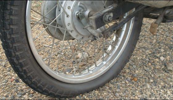 Sukkur More Than 20 Park Outside The House Motorcycles Puncture