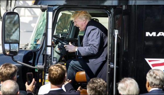President Turns 18 Wheeler Into A Trump Truck