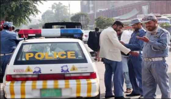 Man Tortured And Manhandled By Traffic Wardens In Faisalabad