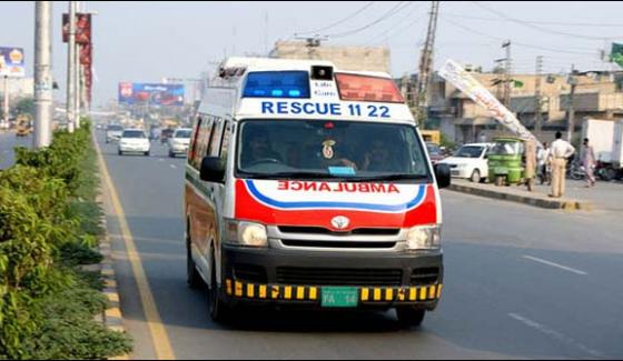 Lahore 3 Injured In Car Overturn