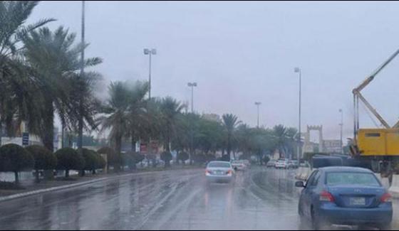 Saudi Arab Torrential Rain Makes Weather Pleasant Normal Life Disturbed