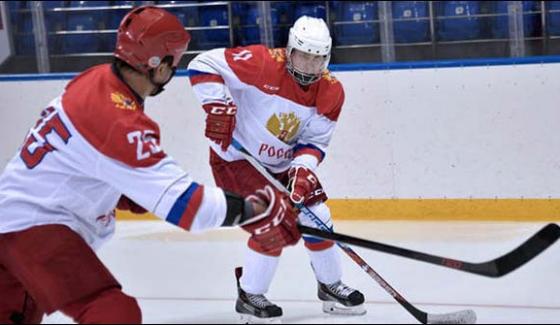 Putin Played Ice Hockey With The Former Skier