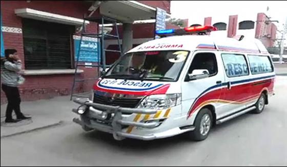 Bus And Trailer Collision Leaves Man Dead And 6 Injured Near Dg Khan