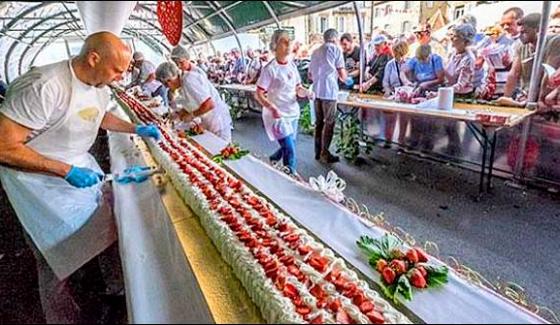 World Longest Strawberry Cake In France