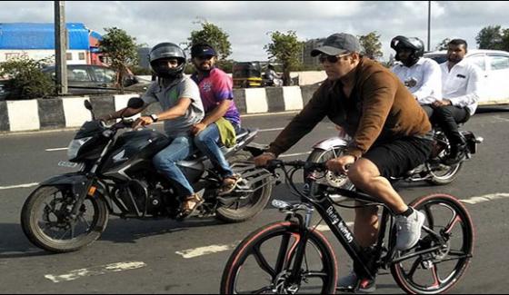 Salman Khan Cycling On Mumbai Streets