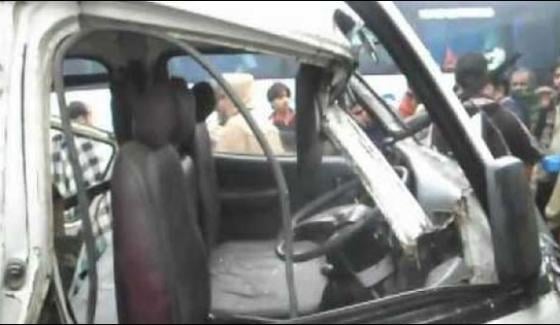 Multan Passenger Van Collided With A Truck 3 Killed