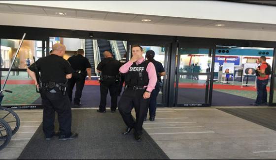 Man Attacked With Knife In A Us Airport Police Man Injured