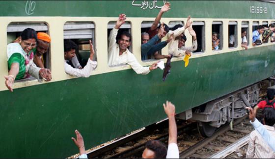 Eid Train Leaves For Second Day From Karachi To Lahore
