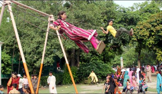 Multan Swinging On Swings On Eid Parks