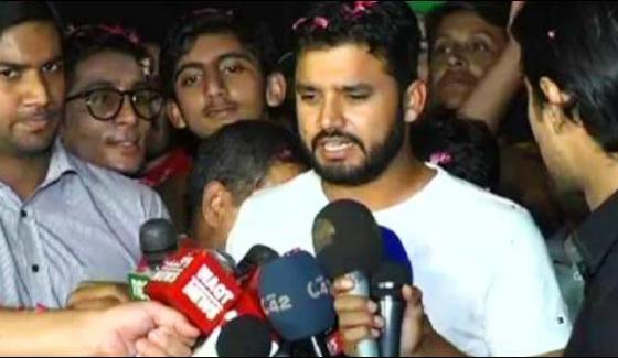 Cricketer Azhar Alis Great Welcome To Reach Lahore