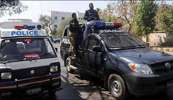 Karachi Armed Robbers Entered Home 4 Injured In Firing On Resistance