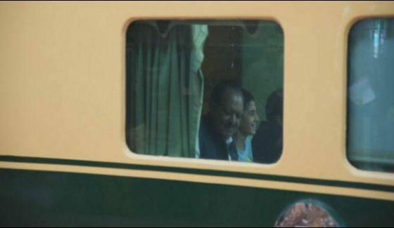 President Mamnoon Travelled From Lahore To Rawalpindi On Train