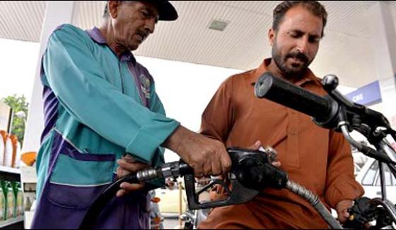 Petrol Is Overwhelmed At Some Petrol Pumps In Karachi