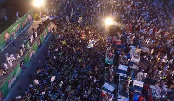 Caravan Of Nawaz Sharif Reaches Gujranwala