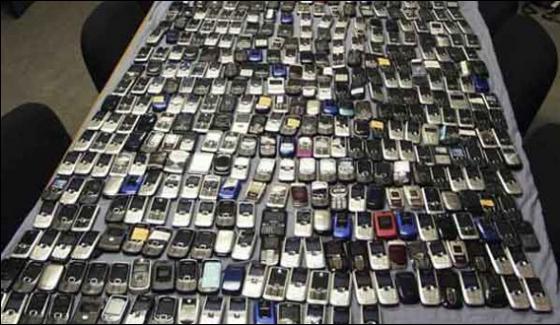 Karachi 15000 Smuggled Mobiles Found In Container