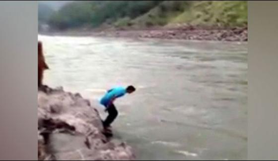 The Young Get Into The Waves Crossing River In Muzaffarabad