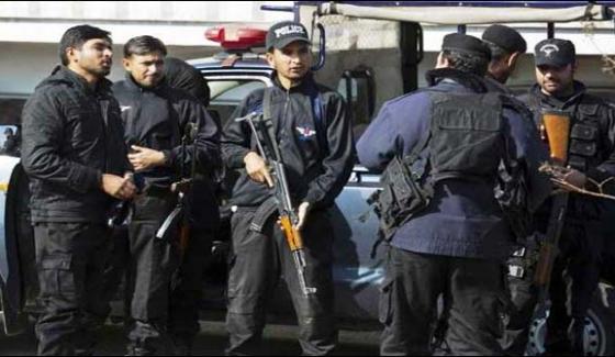 Karachi Police Arrested 12 Criminals Including 4 Fake Policemen